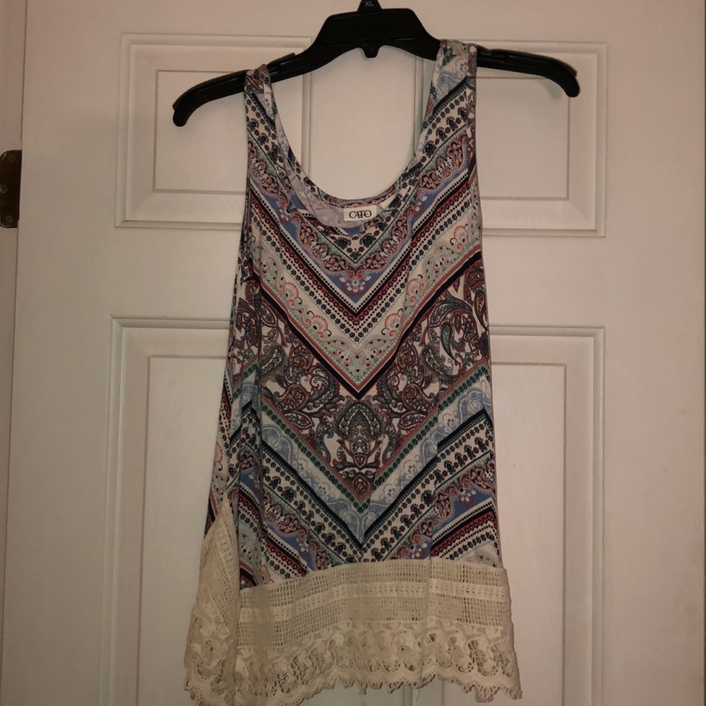 Patterned tank top with lace.